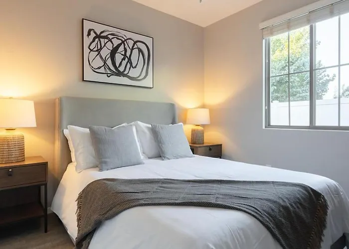 Landing - Modern With Amazing Amenities *