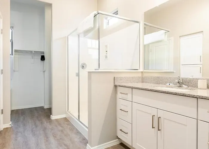 Landing - Modern With Amazing Amenities Avondale
