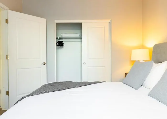 Landing - Modern With Amazing Amenities Apartment Avondale