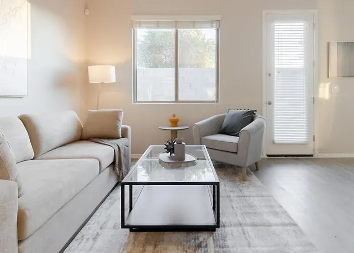 Apartment Landing - Modern With Amazing Amenities Avondale