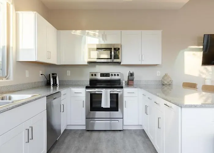 Landing - Modern With Amazing Amenities Apartment