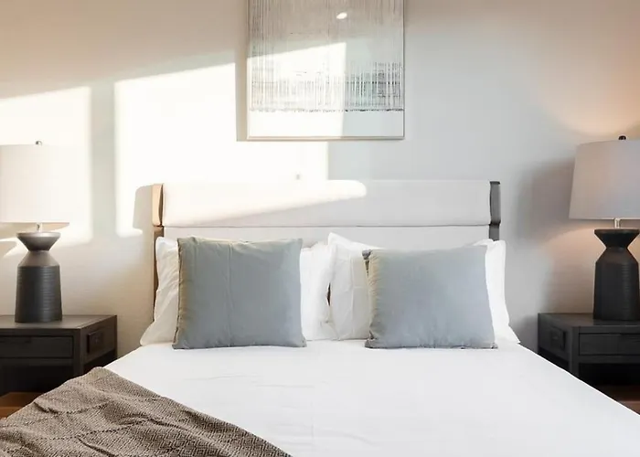 Landing - Modern With Amazing Amenities *